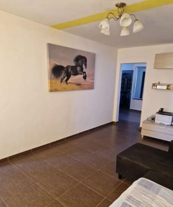 Apartament 4 camere Crangasi / George Valsan