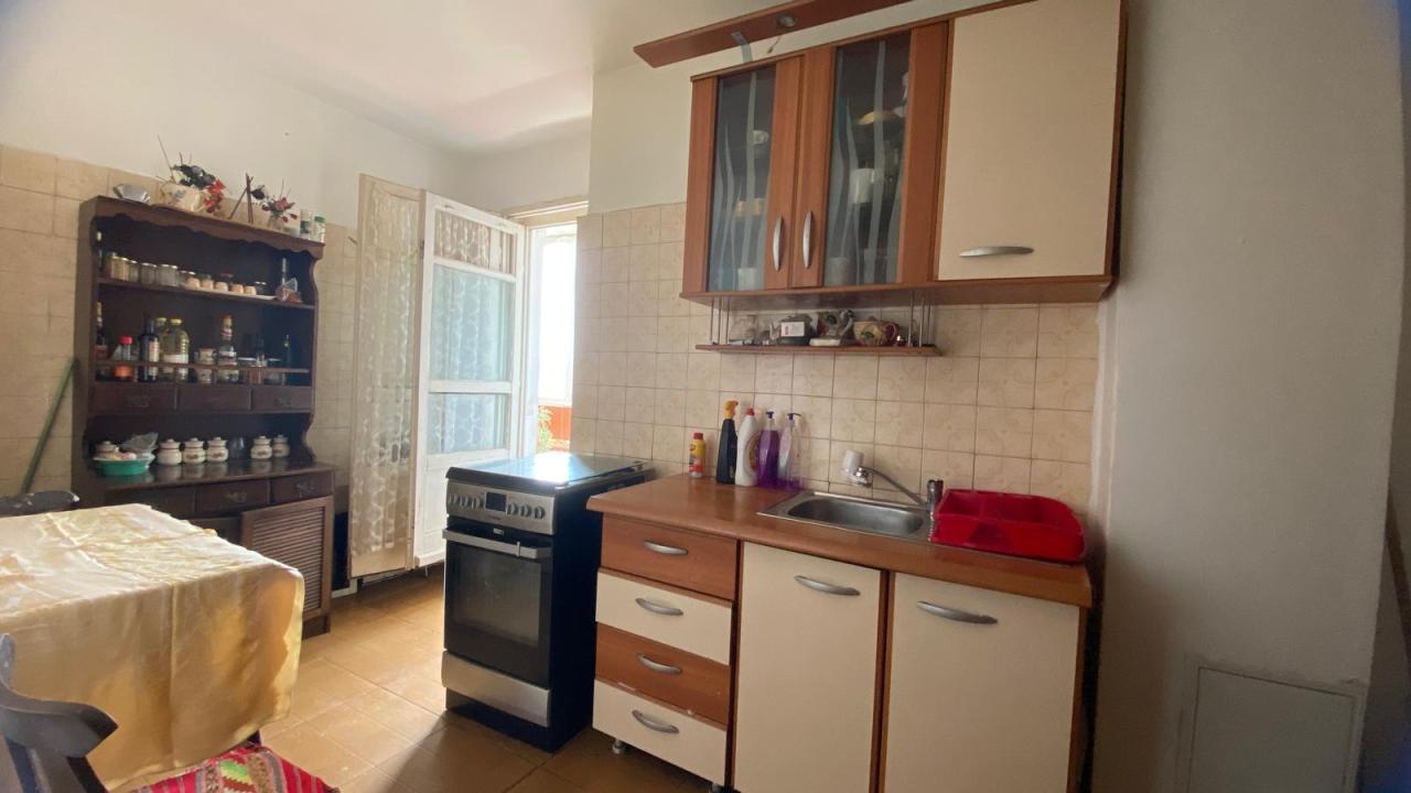 Apartament 3 camere cu 2 bai in bloc 1979 langa metrou Lujerului, Militari