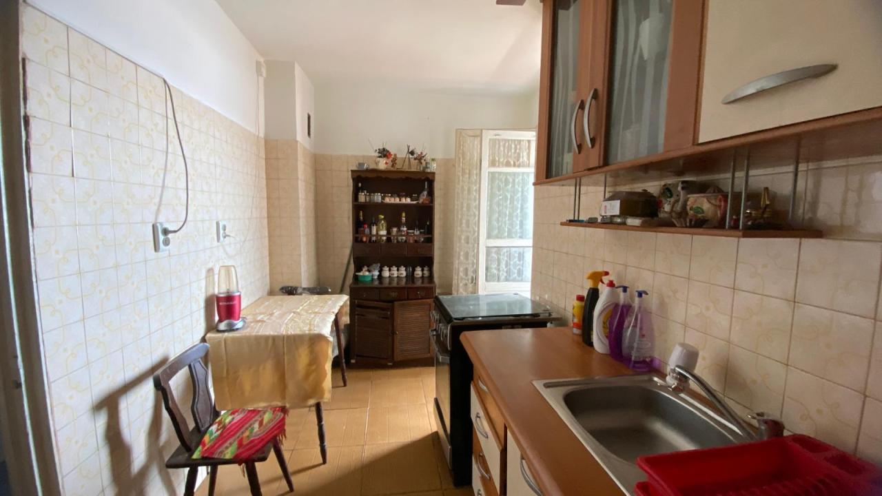 Apartament 3 camere cu 2 bai in bloc 1979 langa metrou Lujerului, Militari