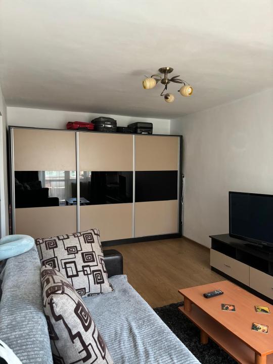 Apartament 3 camere cu centrala proprie si terasa refacuta, Lujerului, Militari