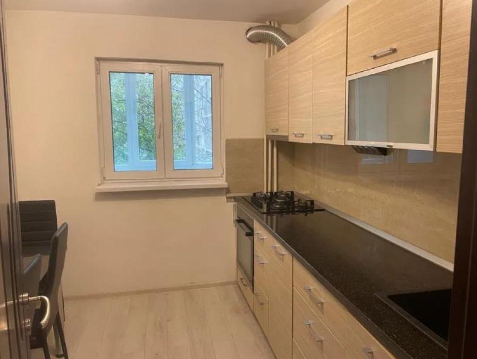 Apartament 3 camere Crangasi / Nicolae Oncescu