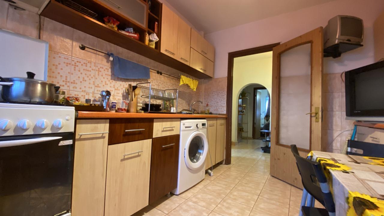 Apartament 3 camere decomandat langa metrou Gorjului, Militari