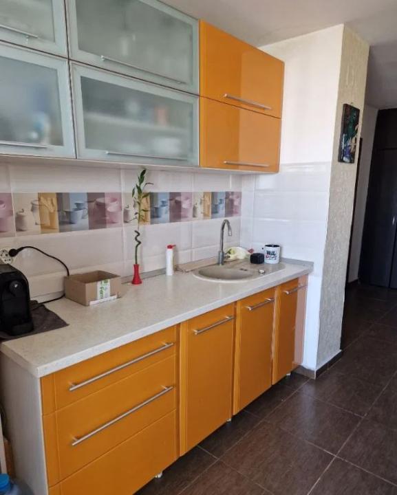 Apartament 4 camere Crangasi / George Valsan