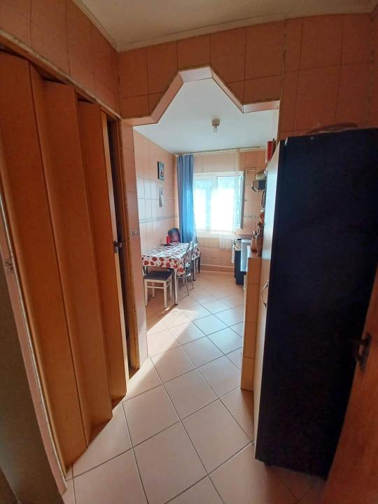 Apartament 4 camere in bloc anvelopat langa metrou Gorjului, Militari