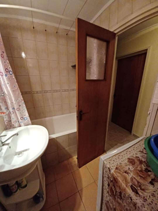 Apartament 4 camere in bloc anvelopat langa metrou Gorjului, Militari