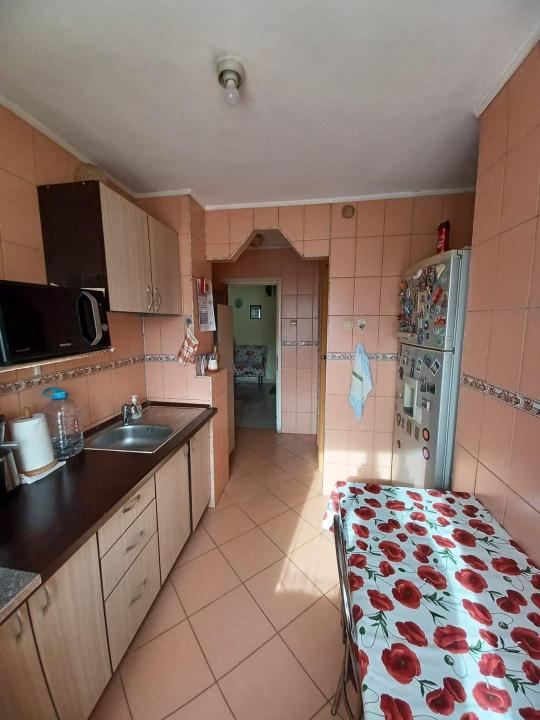 Apartament 4 camere in bloc anvelopat langa metrou Gorjului, Militari