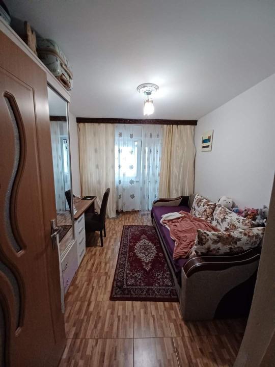 Apartament 4 camere in bloc anvelopat langa metrou Gorjului, Militari