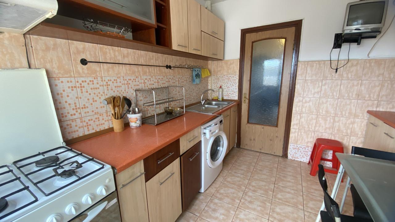 Apartament 3 camere decomandat langa metrou Gorjului, Militari