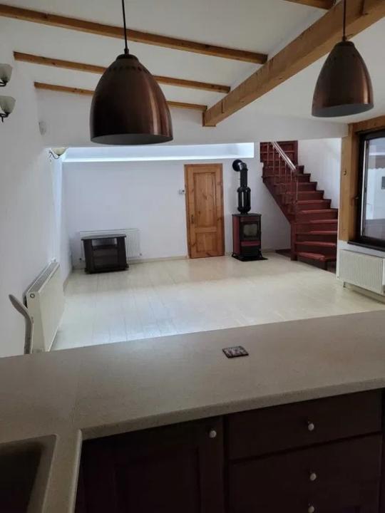 250 mp spatiu de birouri in vila si curte 50 mp zona Timpuri Noi 