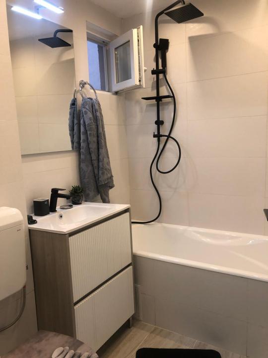 Apartament 2 camere renovat in bloc anvelopat tip P, Drumul Taberei