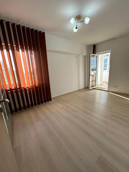 Apartament 4 camere cu centrala proprie in zona Lujerului, Militari