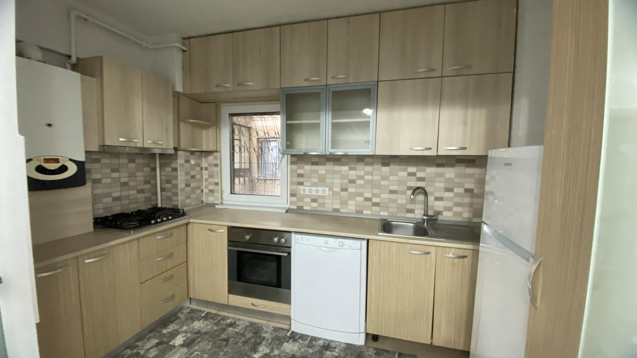 Apartament 4 camere cu centrala proprie in zona Lujerului, Militari