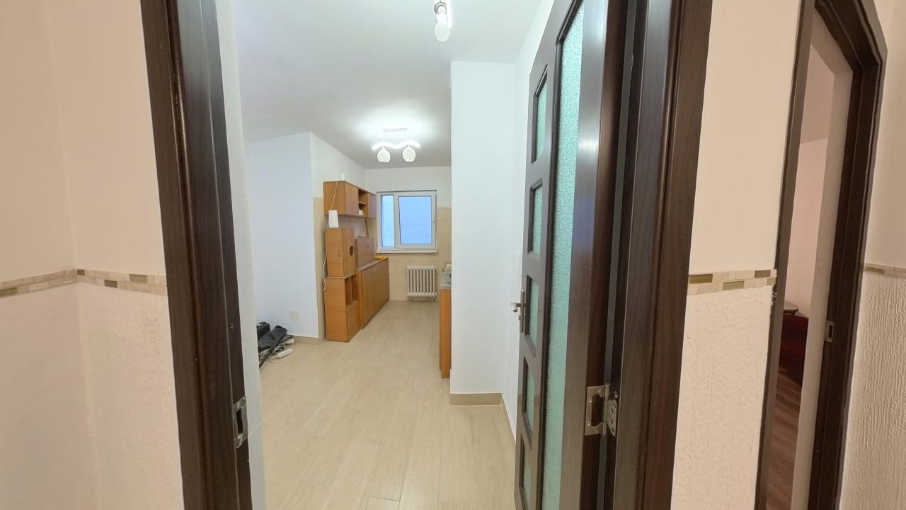 Apartament 4 camere nemobilat bloc anvelopat Gorjului, Militari