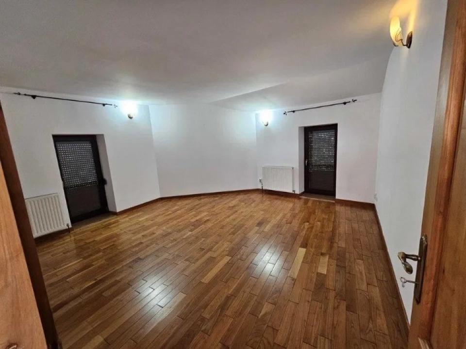 250 mp spatiu de birouri in vila si curte 50 mp zona Timpuri Noi 