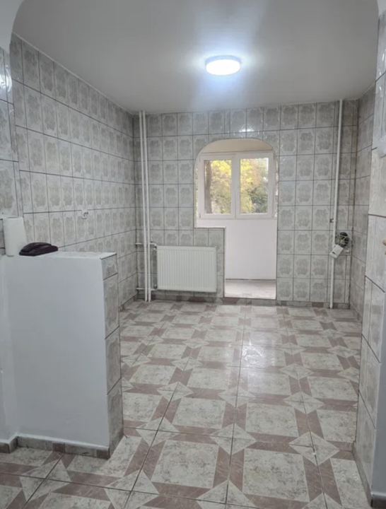 Apartament 3 camere bloc 1983 Bd Chisinau / National Arena