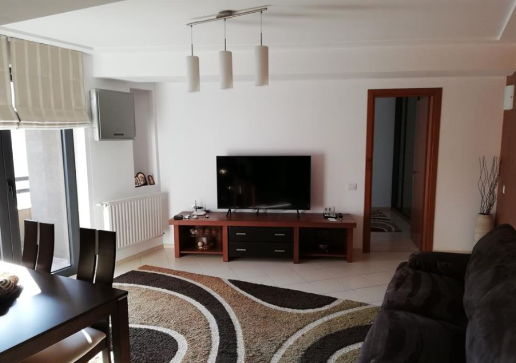 Apartament cu 3 camere, in zona Decebal