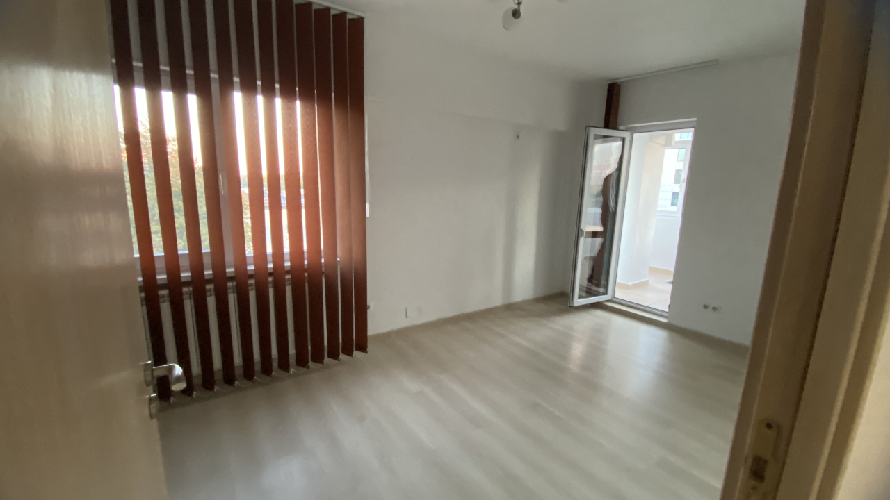 Apartament 4 camere cu centrala proprie in zona Lujerului, Militari