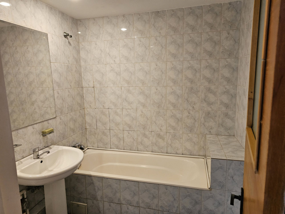 Apartament 3 camere 77mp 2 bai 1987 Piata Muncii