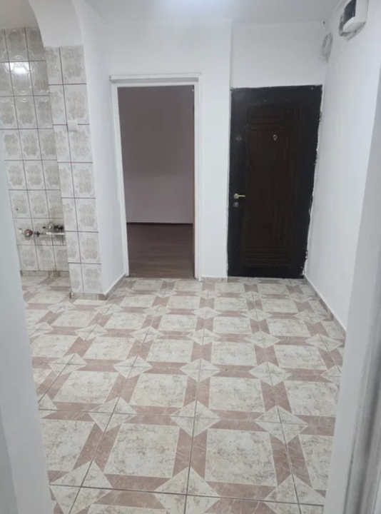 Apartament 3 camere bloc 1983 Bd Chisinau / National Arena