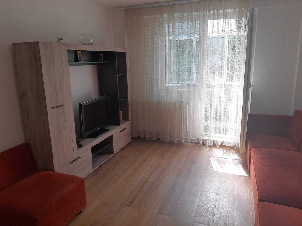 Apartament 3 camere de închiriat piața Gorjului 