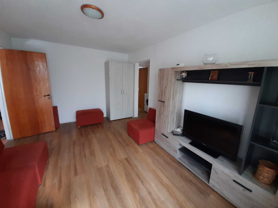 Apartament 3 camere de închiriat piața Gorjului 