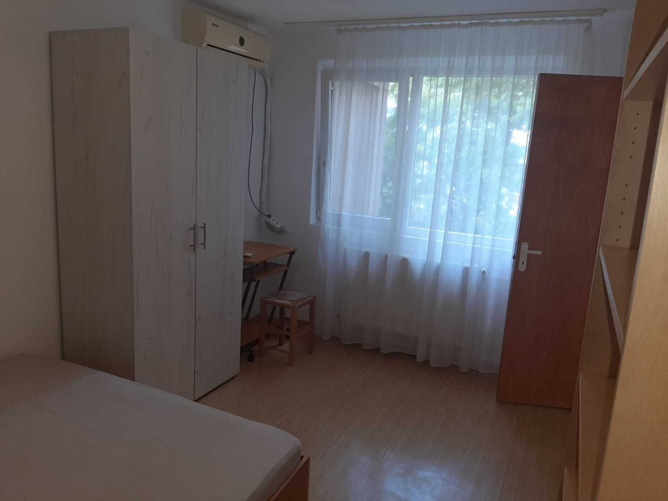 Apartament 3 camere de închiriat piața Gorjului 