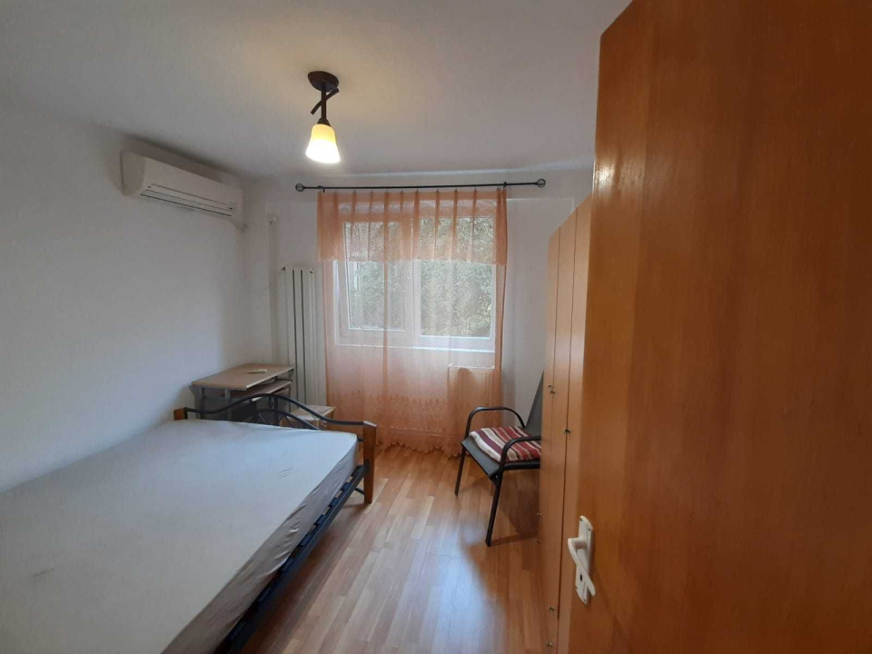 Apartament 3 camere de închiriat piața Gorjului 