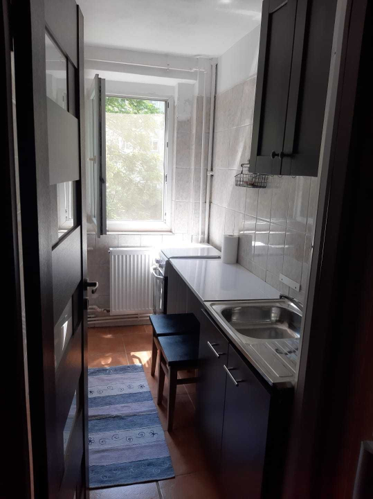 Apartament 3 camere de închiriat piața Gorjului 