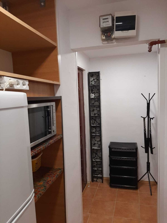 Apartament 3 camere de închiriat piața Gorjului 