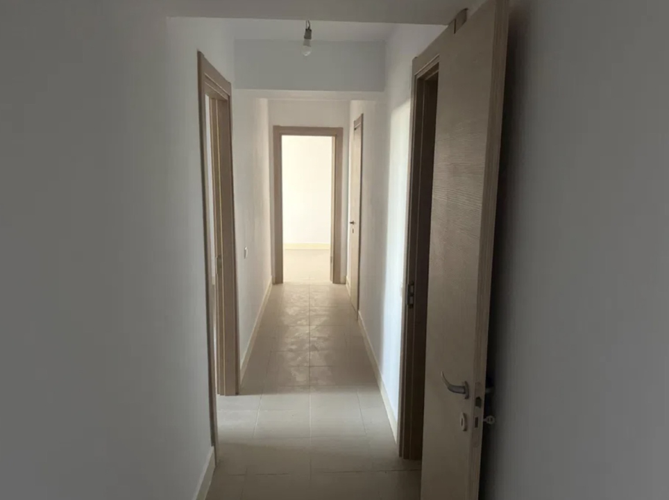 Apartament de Vânzare – 94 mp, Demisol, Zona 1 Decembrie Titan