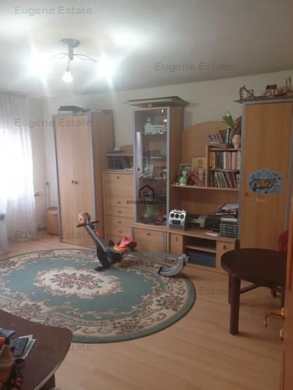 Apartament 4 camere in zona Mircea cel Batran