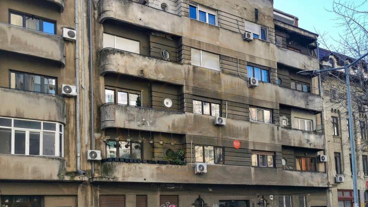 Apartament in bloc interbelic, 2 camere, 80 mp, pretabil AirBnb