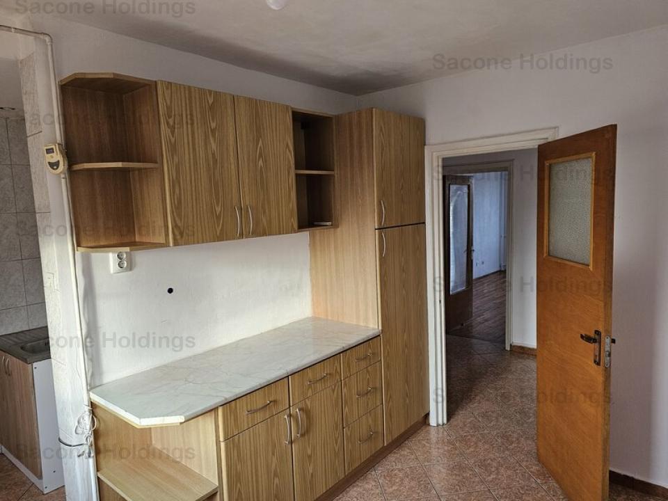 Apartament de 3 camere DECOMANDAT-Mihai Bravu 