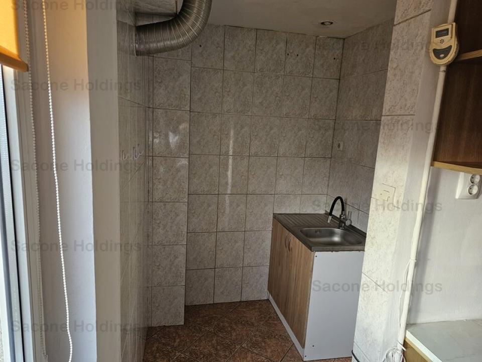 Apartament de 3 camere DECOMANDAT-Mihai Bravu 