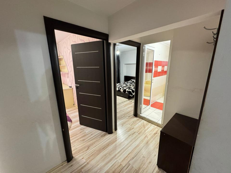 Apartament de 3 camere -CENTRALA- Hol H-13 Septembrie