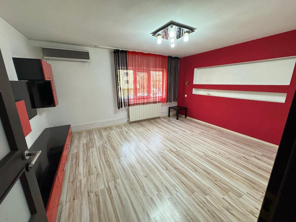 Apartament de 3 camere -CENTRALA- Hol H-13 Septembrie