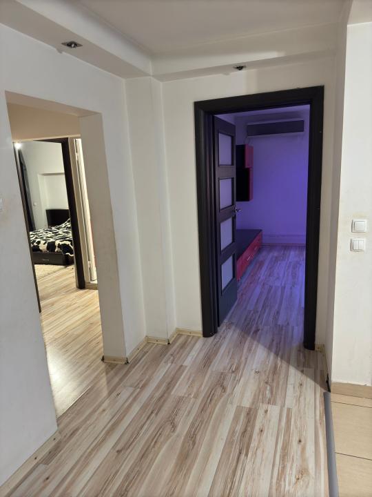 Apartament de 3 camere -CENTRALA- Hol H-13 Septembrie