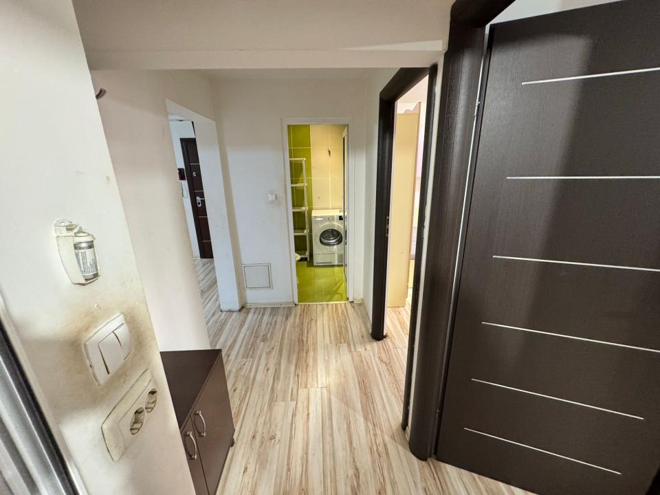 Apartament de 3 camere -CENTRALA- Hol H-13 Septembrie