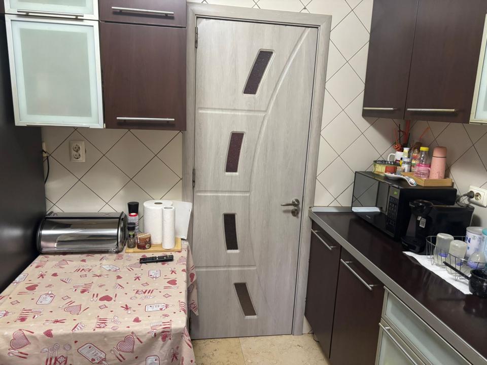 Apartament de 4 camere ( Instalatii refacute )-Brancoveanu-Luica