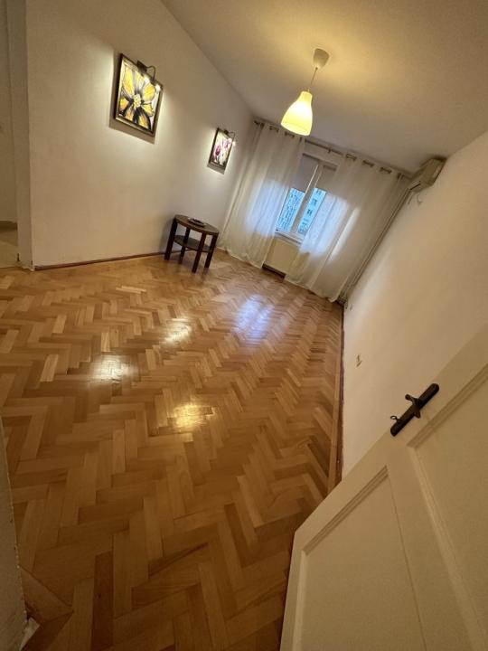 Apartament de 4 camere CU CENTRALA-Dristor