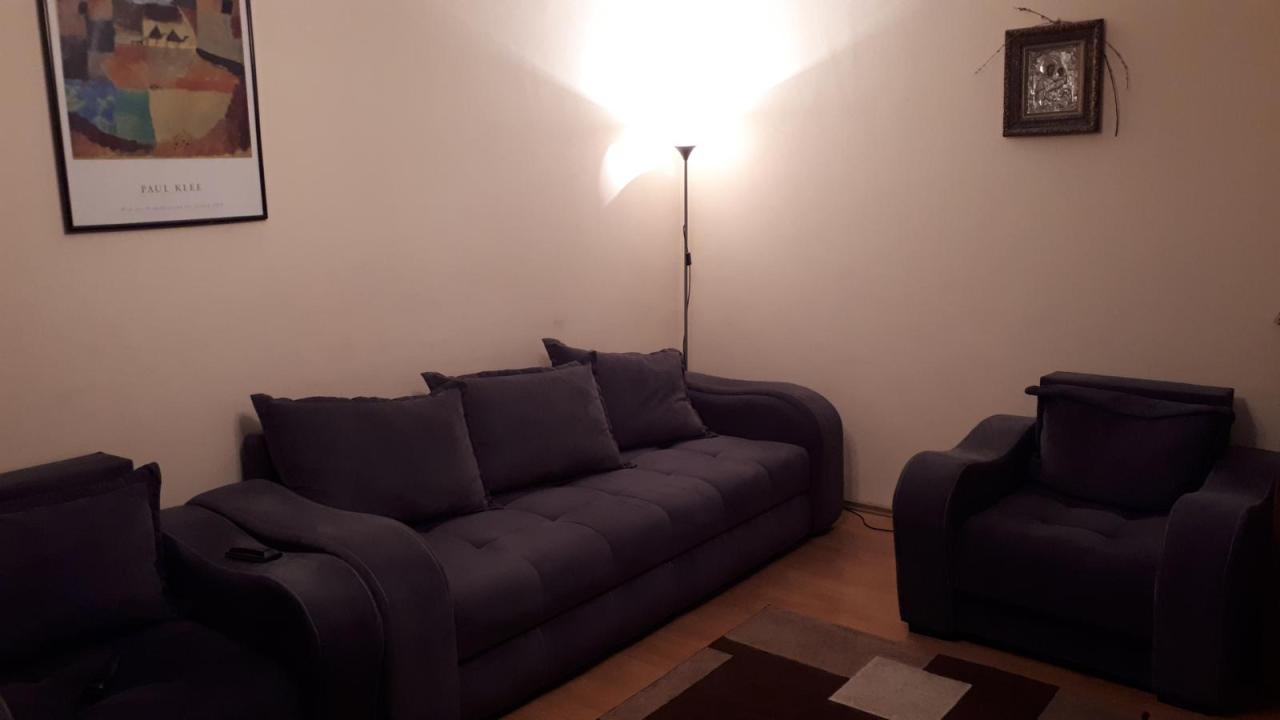 Apartament de 2 camere ( decomandat-reabilitat )-Rahova-Sebastian