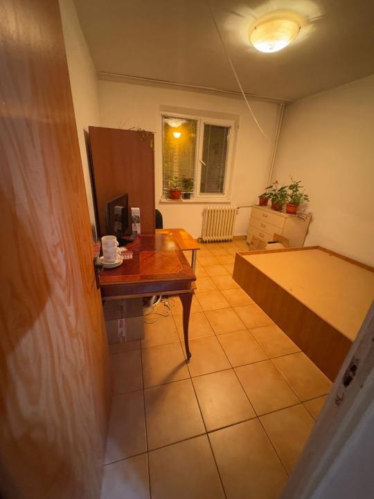 Apartament de 4 camere ( Bloc Reabilitat )-Petre Ispirescu-Rahova-Sebastian