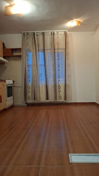 Apartament de 3 camere (150m Parc Sebastian )