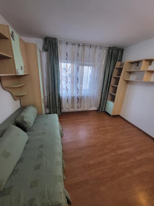 Apartament de 3 camere (150m Parc Sebastian )