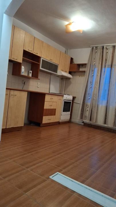 Apartament de 3 camere (150m Parc Sebastian )