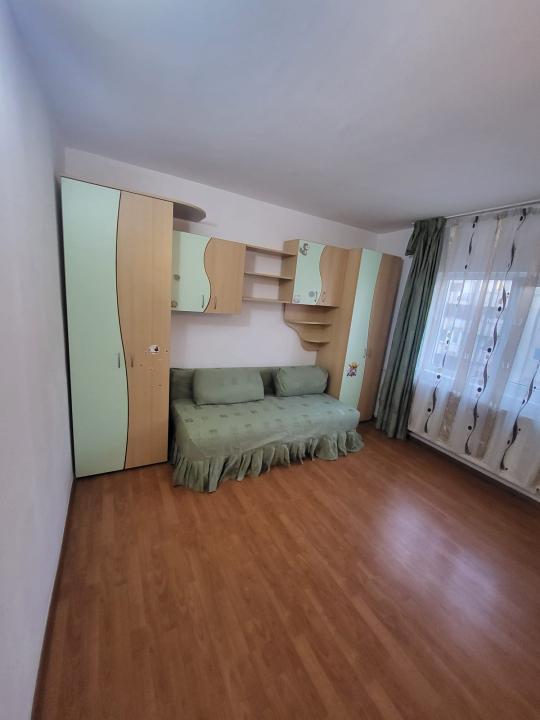 Apartament de 3 camere (150m Parc Sebastian )