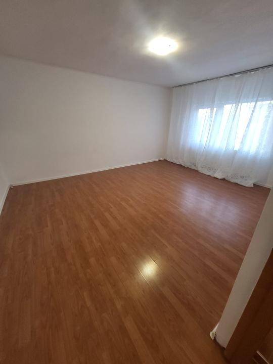 Apartament de 3 camere (150m Parc Sebastian )