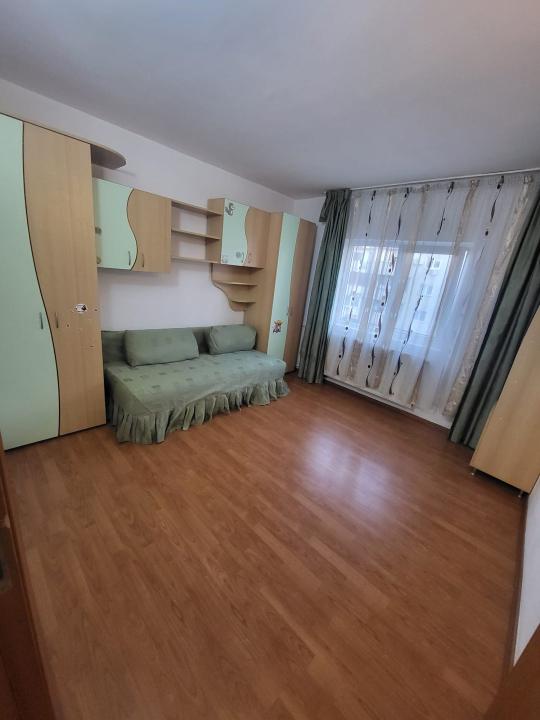 Apartament de 3 camere (150m Parc Sebastian )