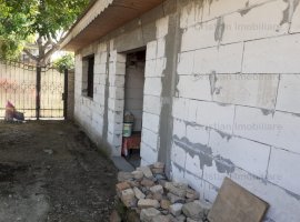 CASA la rosu , zona  Piata Saraca, Teren - 174 mp cu 11m la strada