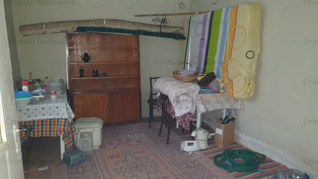 Casa 46 mp + anexa, teren 197 mp, toate utilitatile, zona Centrala